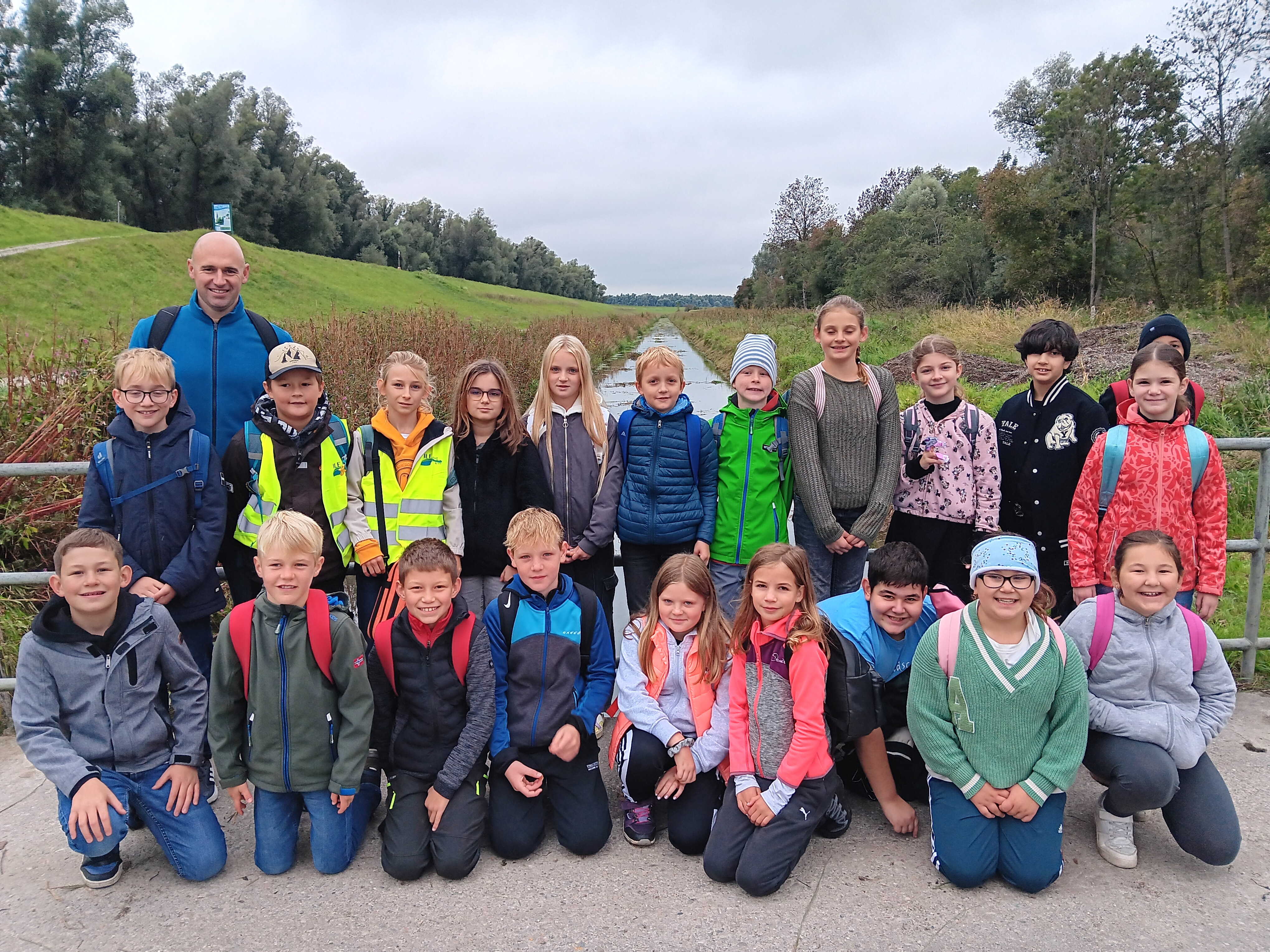 Klassenfoto der Klasse 4b